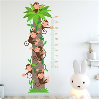 Baum mit Affen, die die Körpergröße Ihres Kindes messen