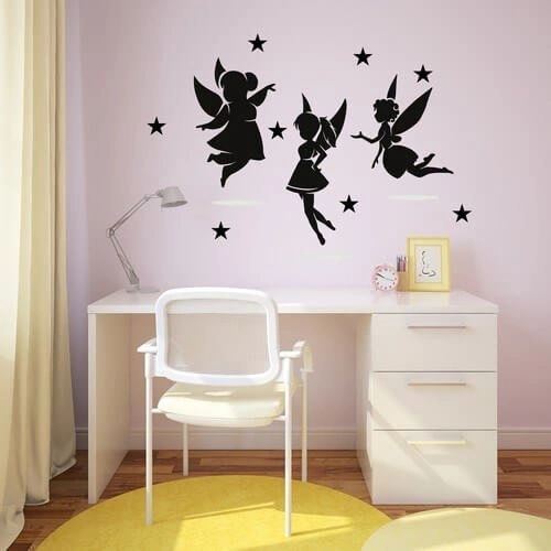 en wallstickers med 3 flyvende feer i en sort farve