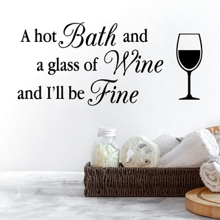 Wandtattoo für das Badezimmer mit dem Text Badewanne und ein Glas Wein