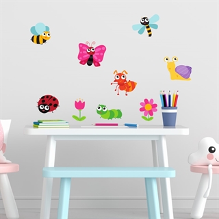Bunter Wandstickerbogen mit süßen Insekten wie Schmetterlingen, Schnecken und Blumen
