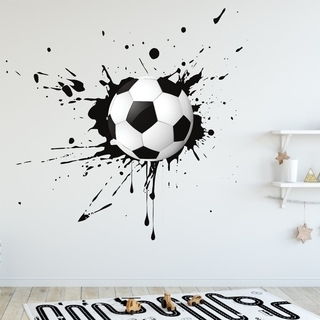 Fußball-Wandaufkleber, der an die Wand spritzt