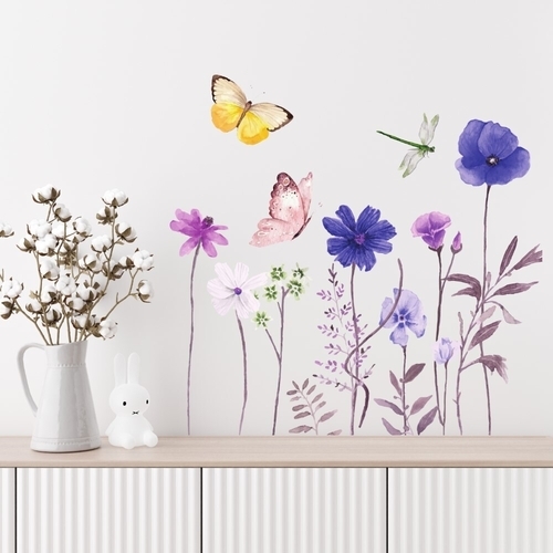 Wandaufkleber mit Blumen und Schmetterlingen in Aquarell