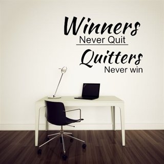 Winner never quit – Cooler Wandaufkleber-Text für Hartnäckige!